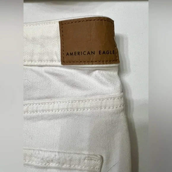 Like New! American Eagle Outfitters Women's White Denim Shorts. Size 20 - Picture 6 of 6